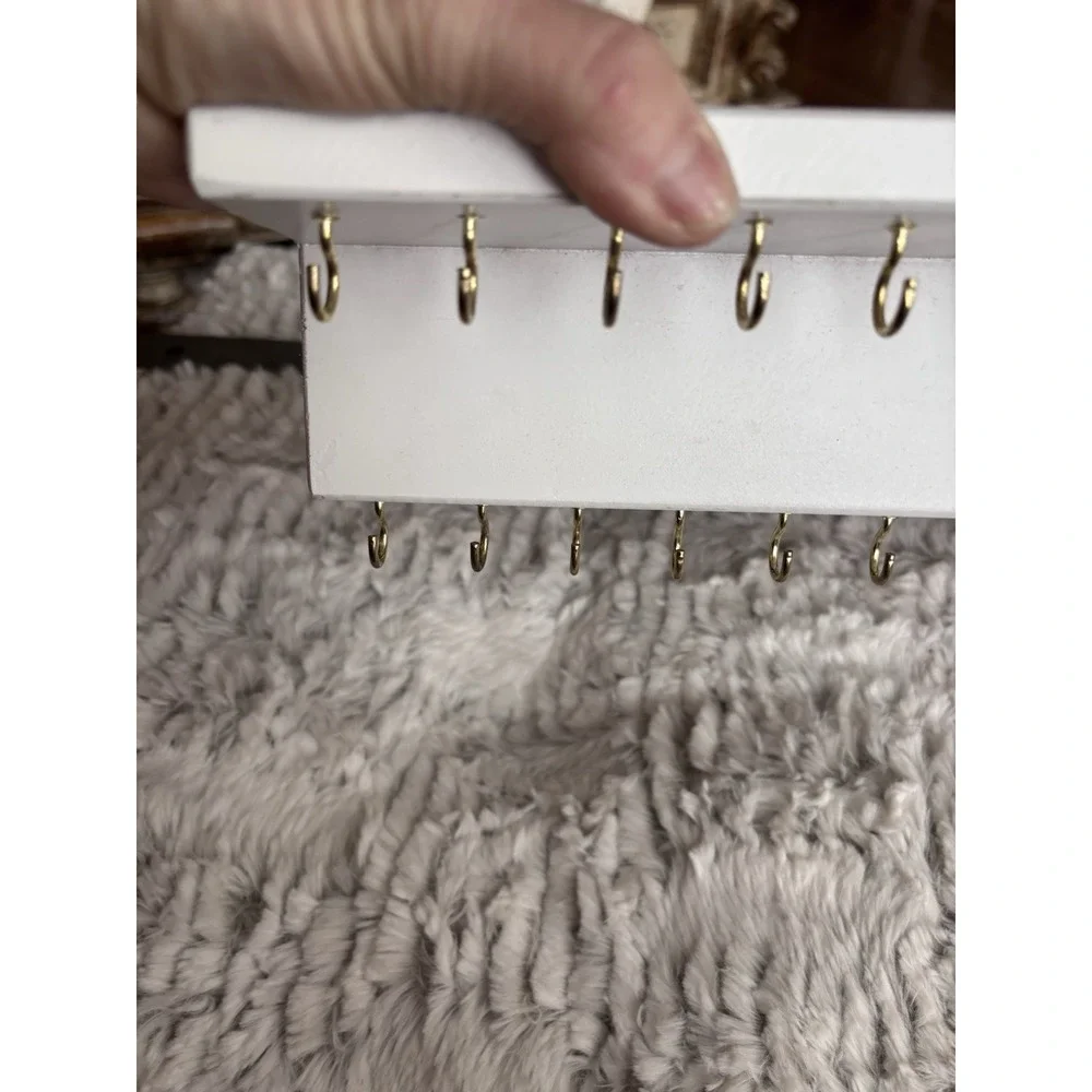 White Wood 30 Hook Chain Necklace Holder Attaches To Wall  2754  15 X‎ 3